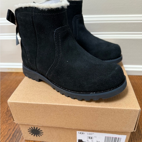 UGG kids Cecily Bow Boots - Picture 9 of 11